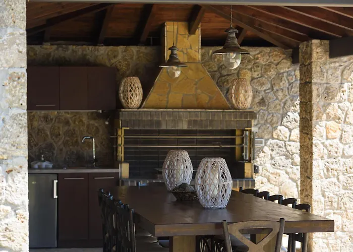 Villa Black White Dassia