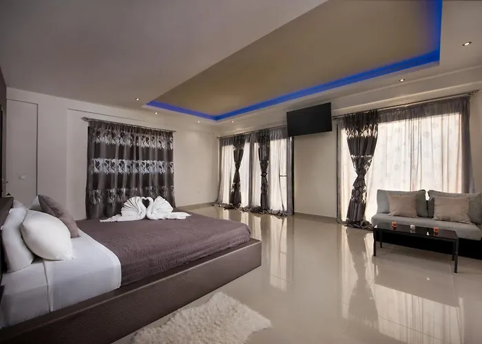 Villa Black White Dassia