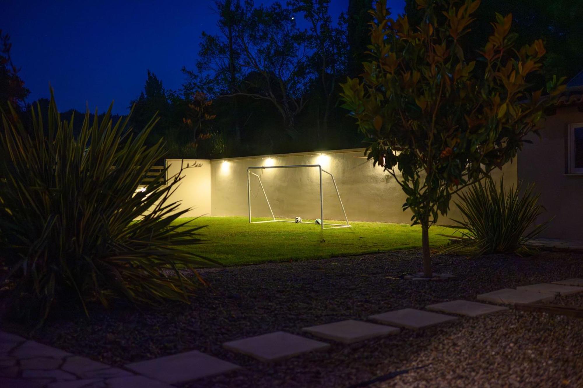 Villa Black White