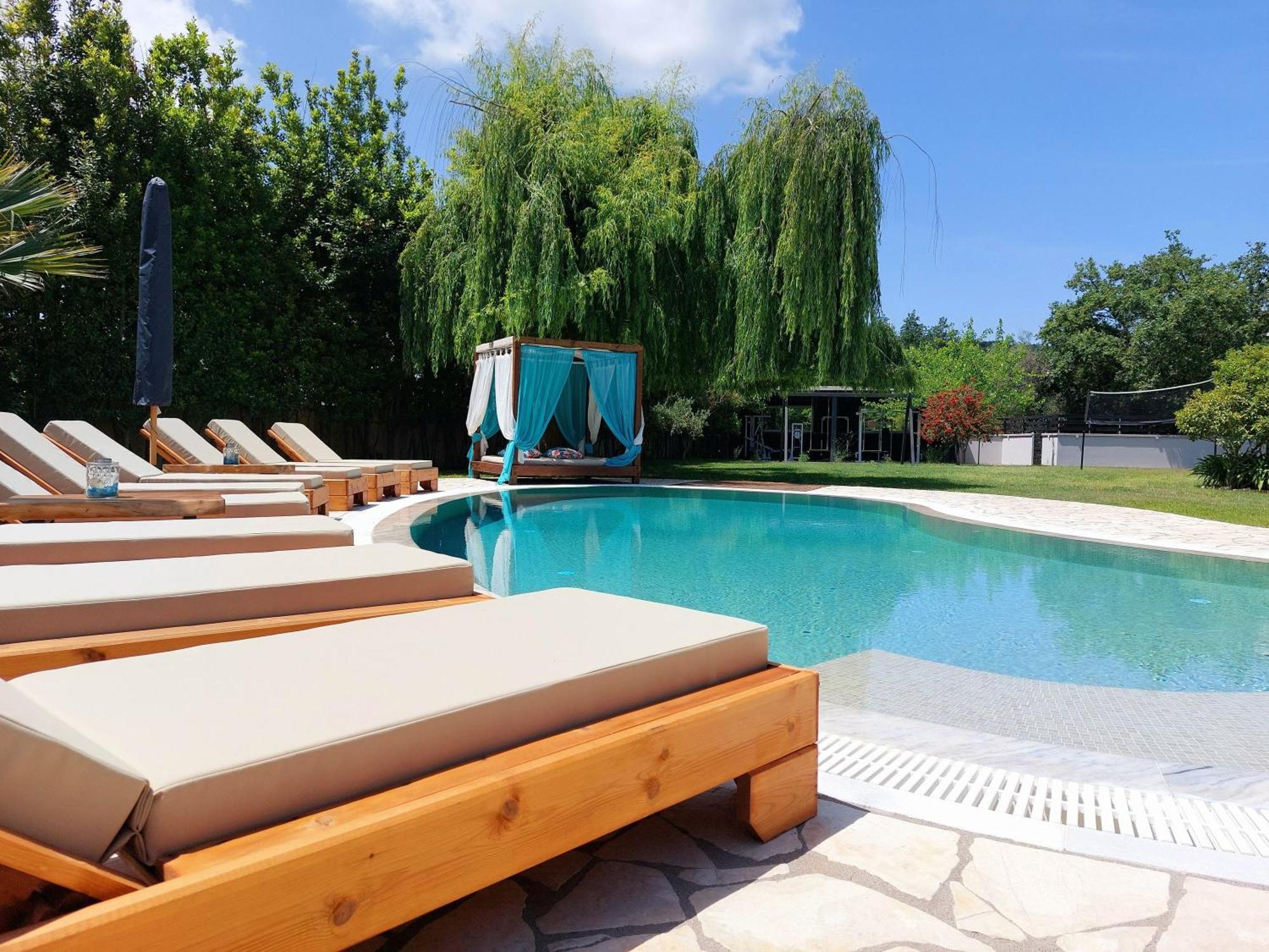 Villa Black White Dassia (Corfu)